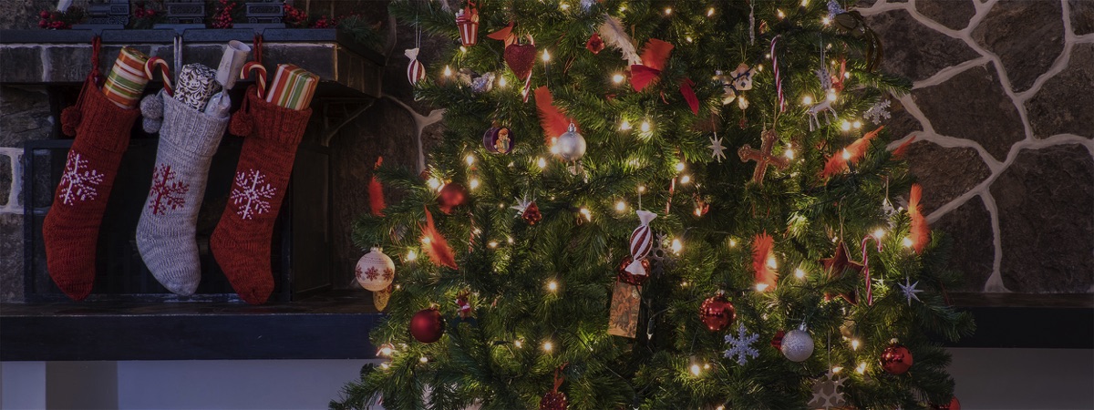 Χριστουγεννιάτικα Δέντρα ,Φωτάκια Και Στολίδια